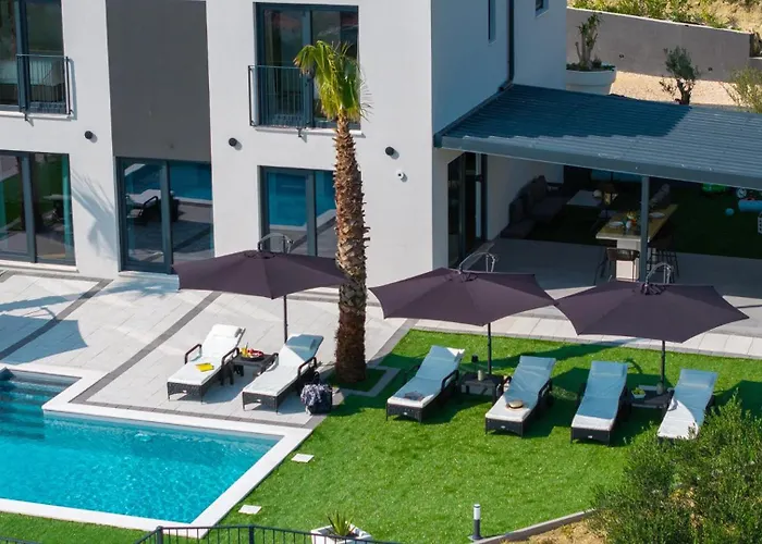 El Capitano Private Seaview Retreat Near Split Villa